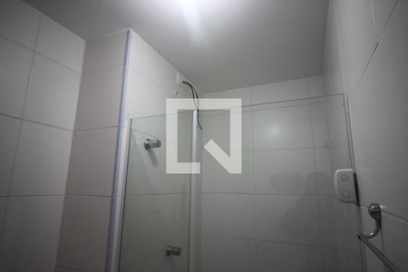 Banheiro da Suíte  de apartamento para alugar com 1 quarto, 30m² em Jardim Itacolomi, São Paulo