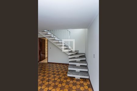 Escada de casa à venda com 3 quartos, 150m² em Vila Santa Delfina, São Paulo