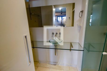 Banheiro de apartamento à venda com 2 quartos, 70m² em Vila Suzana, São Paulo