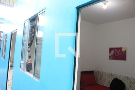 Kitnet 09 entrada e janela de kitnet/studio para alugar com 1 quarto, 27m² em Jardim Santa Edwirges, Guarulhos