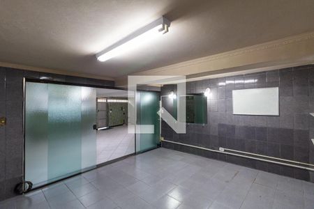 Casa à venda com 322m², 3 quartos e 4 vagas Casa à venda com 322m², 3 quartos e 4 vagasÁrea comum - Salão de festas