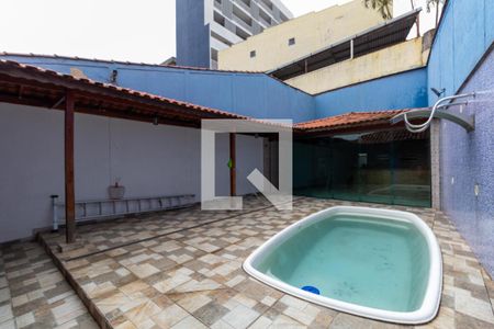 Casa à venda com 322m², 3 quartos e 4 vagas Casa à venda com 322m², 3 quartos e 4 vagasPiscina