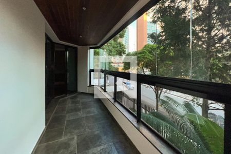 Sacada de apartamento para alugar com 3 quartos, 175m² em Moema, São Paulo