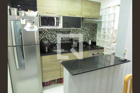 Cozinha de apartamento à venda com 2 quartos, 57m² em Jardim Henriqueta, Taboão da Serra