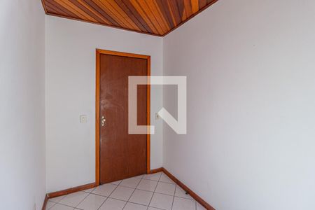 Quarto de casa para alugar com 2 quartos, 76m² em Jardim Angela Maria, Carapicuíba