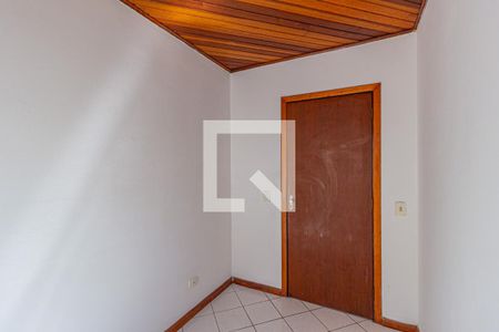 Quarto de casa para alugar com 2 quartos, 76m² em Jardim Angela Maria, Carapicuíba