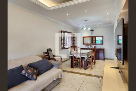 Sala de casa à venda com 5 quartos, 210m² em Sagrada Família, Belo Horizonte