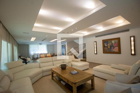 Casa de condomínio à venda com 720m², 4 quartos e 8 vagasSala