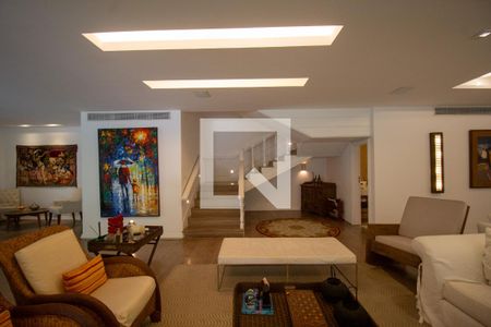 Sala de casa de condomínio à venda com 4 quartos, 720m² em Barra da Tijuca, Rio de Janeiro