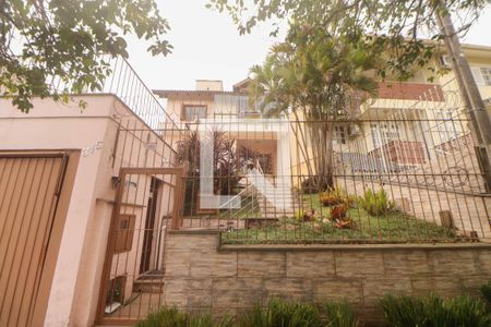 Casa à venda com 400m², 4 quartos e 4 vagas Casa à venda com 400m², 4 quartos e 4 vagasFachada