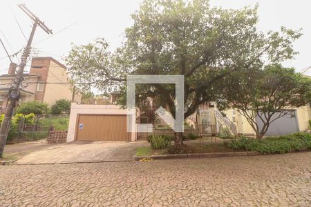 Casa à venda com 400m², 4 quartos e 4 vagas Casa à venda com 400m², 4 quartos e 4 vagasFachada