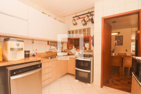 Casa à venda com 400m², 4 quartos e 4 vagas Casa à venda com 400m², 4 quartos e 4 vagasCozinha