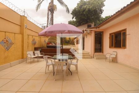 Casa à venda com 400m², 4 quartos e 4 vagas Casa à venda com 400m², 4 quartos e 4 vagasÁrea Externa