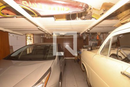 Casa à venda com 400m², 4 quartos e 4 vagas Casa à venda com 400m², 4 quartos e 4 vagasGaragem
