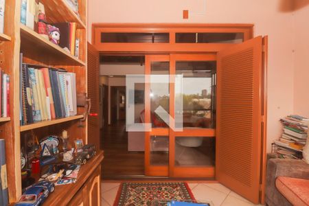 Casa à venda com 400m², 4 quartos e 4 vagas Casa à venda com 400m², 4 quartos e 4 vagasVaranda