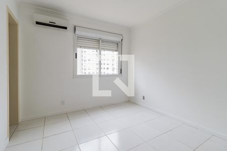 Dormitório 2 de apartamento à venda com 3 quartos, 89m² em Vila Ipiranga, Porto Alegre