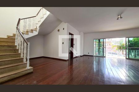Casa à venda com 5 quartos, 630m² em Ouro Preto, Belo Horizonte