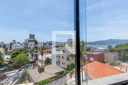 Vista da Sala de apartamento para alugar com 3 quartos, 128m² em Coqueiros, Florianópolis