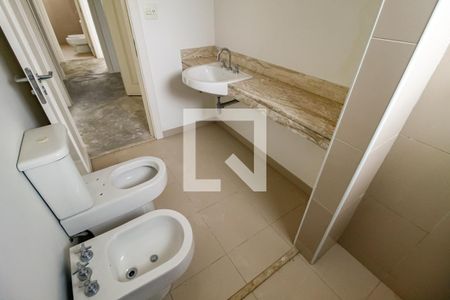 Apartamento à venda com 425m², 7 quartos e 5 vagas Apartamento à venda com 425m², 7 quartos e 5 vagasBanheiro da Suíte 2