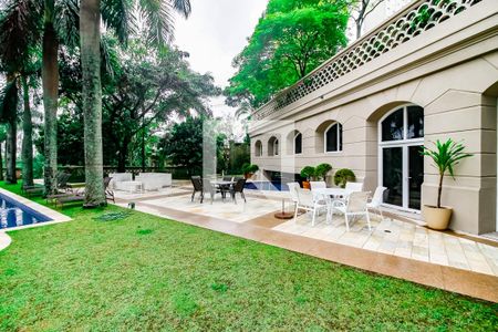 Apartamento à venda com 425m², 7 quartos e 5 vagas Apartamento à venda com 425m², 7 quartos e 5 vagasÁrea comum - Piscina