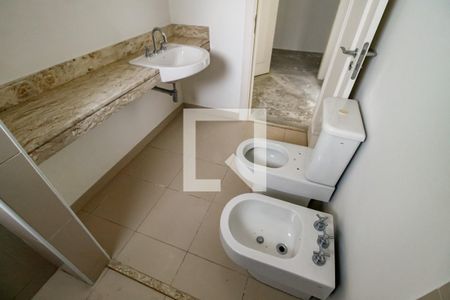 Apartamento à venda com 425m², 7 quartos e 5 vagas Apartamento à venda com 425m², 7 quartos e 5 vagasBanheiro da Suíte 3