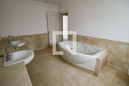 Apartamento à venda com 425m², 7 quartos e 5 vagas Apartamento à venda com 425m², 7 quartos e 5 vagasSuíte 4 Master - Banheiro