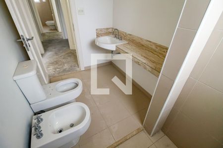 Apartamento à venda com 425m², 7 quartos e 5 vagas Apartamento à venda com 425m², 7 quartos e 5 vagasBanheiro da Suíte 1