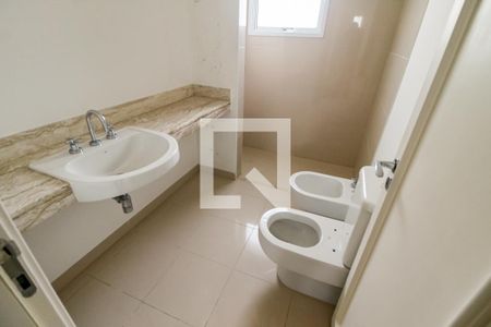Apartamento à venda com 425m², 7 quartos e 5 vagas Apartamento à venda com 425m², 7 quartos e 5 vagasBanheiro da Suíte 2