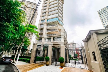 Apartamento à venda com 425m², 7 quartos e 5 vagas Apartamento à venda com 425m², 7 quartos e 5 vagasFachada e portaria