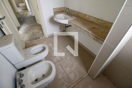 Apartamento à venda com 425m², 7 quartos e 5 vagas Apartamento à venda com 425m², 7 quartos e 5 vagasBanheiro da Suíte 2