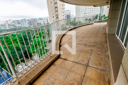 Apartamento à venda com 425m², 7 quartos e 5 vagas Apartamento à venda com 425m², 7 quartos e 5 vagasVaranda da Sala