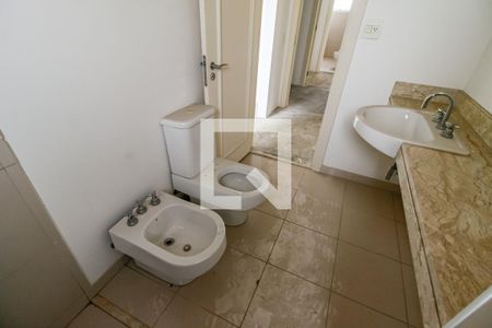 Apartamento à venda com 425m², 7 quartos e 5 vagas Apartamento à venda com 425m², 7 quartos e 5 vagasBanheiro da Suíte 2