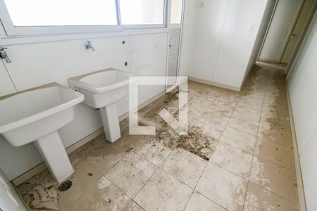 Apartamento à venda com 425m², 7 quartos e 5 vagas Apartamento à venda com 425m², 7 quartos e 5 vagasÁrea de Serviço