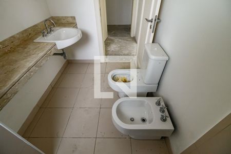 Apartamento à venda com 425m², 7 quartos e 5 vagas Apartamento à venda com 425m², 7 quartos e 5 vagasBanheiro da Suíte 3