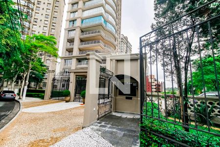 Apartamento à venda com 425m², 7 quartos e 5 vagas Apartamento à venda com 425m², 7 quartos e 5 vagasFachada e portaria