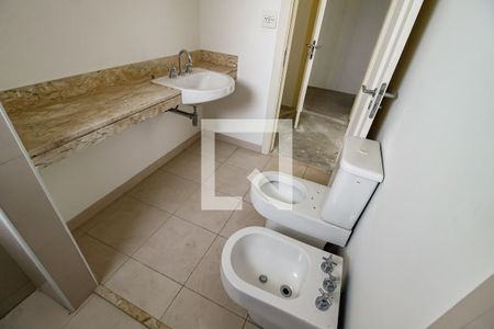 Apartamento à venda com 515m², 7 quartos e 4 vagas Apartamento à venda com 515m², 7 quartos e 4 vagasBanheiro da Suíte 3