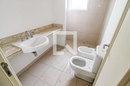 Apartamento à venda com 515m², 7 quartos e 4 vagas Apartamento à venda com 515m², 7 quartos e 4 vagasBanheiro da Suíte 1