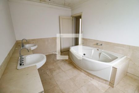 Apartamento à venda com 515m², 7 quartos e 4 vagas Apartamento à venda com 515m², 7 quartos e 4 vagasBanheiro da Suíte 4