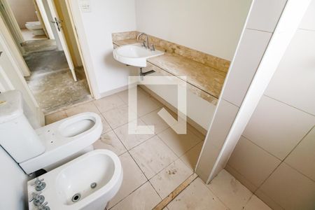 Apartamento à venda com 515m², 7 quartos e 4 vagas Apartamento à venda com 515m², 7 quartos e 4 vagasBanheiro da Suíte 1