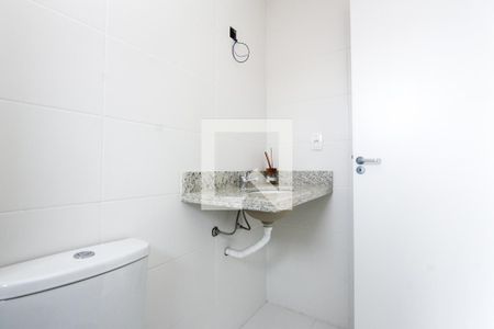 Banheiro suite de apartamento à venda com 1 quarto, 54m² em Passo D’areia, Porto Alegre