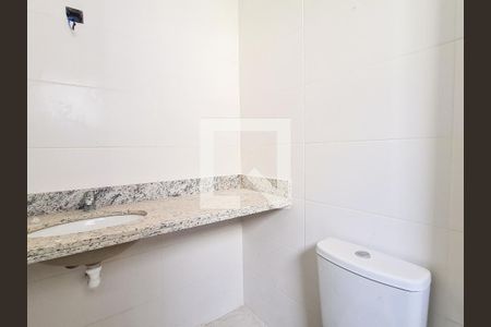 Banheiro suite 1 de apartamento à venda com 2 quartos, 80m² em Passo D’areia, Porto Alegre