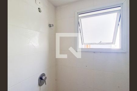 Banheiro suite 1 de apartamento à venda com 2 quartos, 80m² em Passo D’areia, Porto Alegre