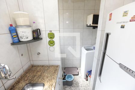 Cozinha de apartamento à venda com 2 quartos, 50m² em Califórnia, Belo Horizonte