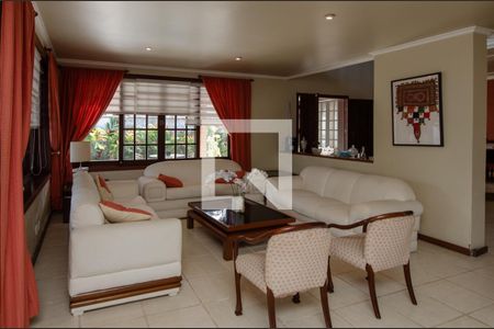Casa de condomínio à venda com 2600m², 5 quartos e 6 vagasSala