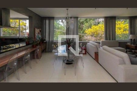 Casa à venda com 4 quartos, 456m² em Rio Pequeno, São Paulo
