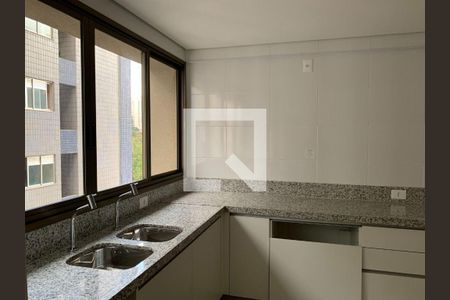 Apartamento à venda com 4 quartos, 133m² em Funcionários, Belo Horizonte