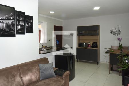 Sala de casa de condomínio para alugar com 2 quartos, 48m² em Vila Arriete, São Paulo