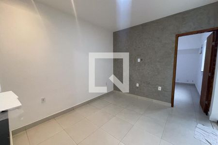 Sala de casa para alugar com 1 quarto, 50m² em Parque Uruguaiana, Duque de Caxias