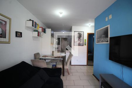 Sala de casa de condomínio à venda com 2 quartos, 53m² em Olaria, Canoas