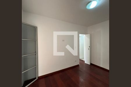 Suíte de casa para alugar com 3 quartos, 150m² em Jardim Santos Dumont, São Paulo